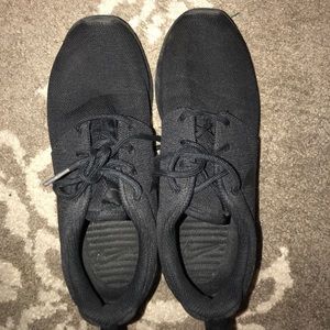 ‼️RESERVED FOR MADDIECOOKUS ‼️Nike black roshe